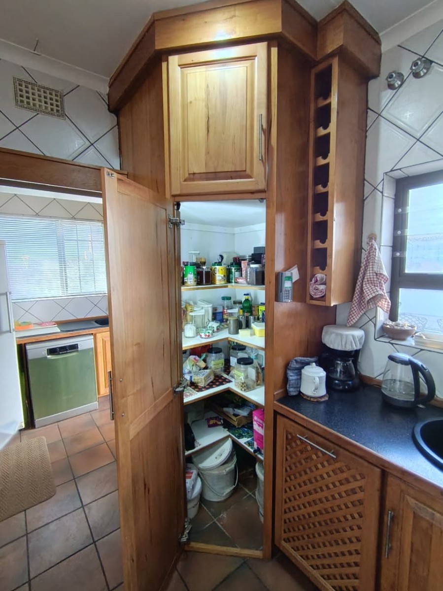 Spacious Family Home with Flatlet, Borehole and Exceptional Entertainment Features in Wonderboom