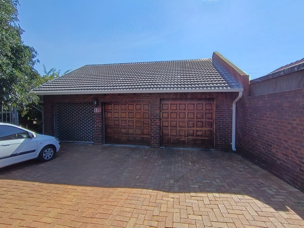 Spacious Family Home with Flatlet, Borehole and Exceptional Entertainment Features in Wonderboom