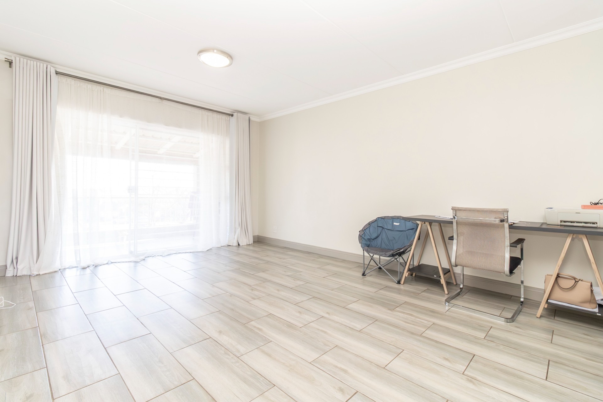 Modern Spacious 2 Bedroom Apartment in Broadarces