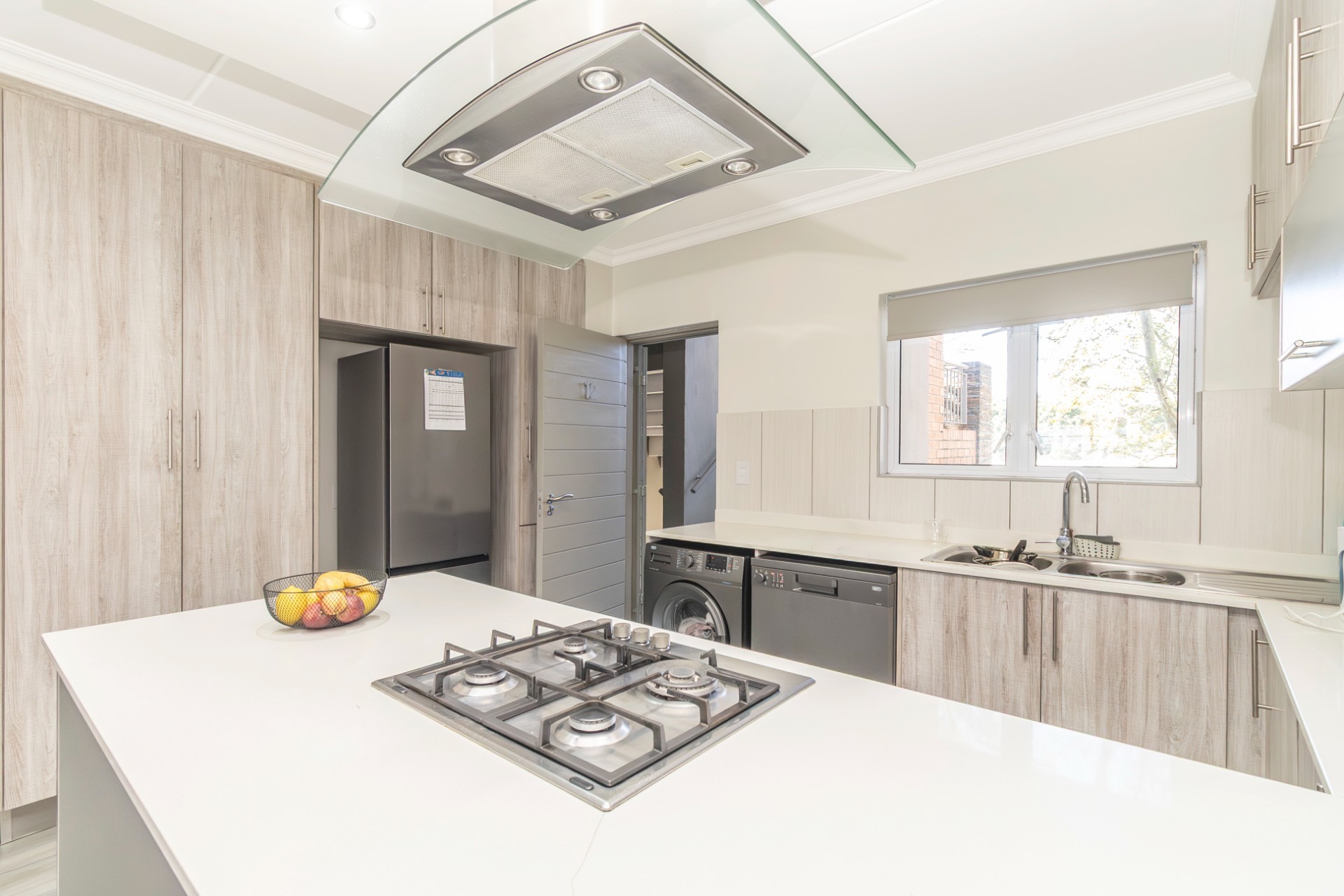 Modern Spacious 2 Bedroom Apartment in Broadarces
