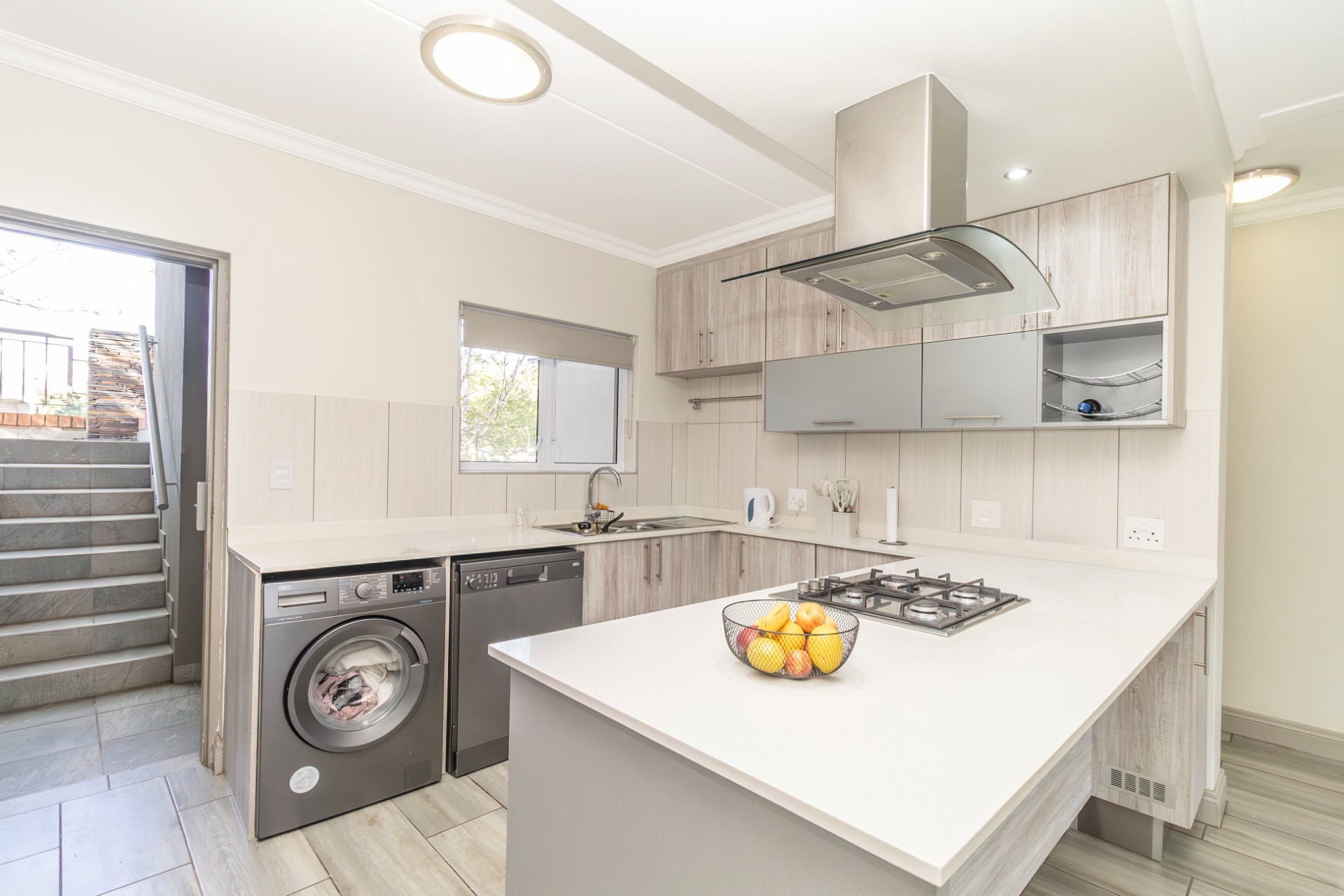 Modern Spacious 2 Bedroom Apartment in Broadarces