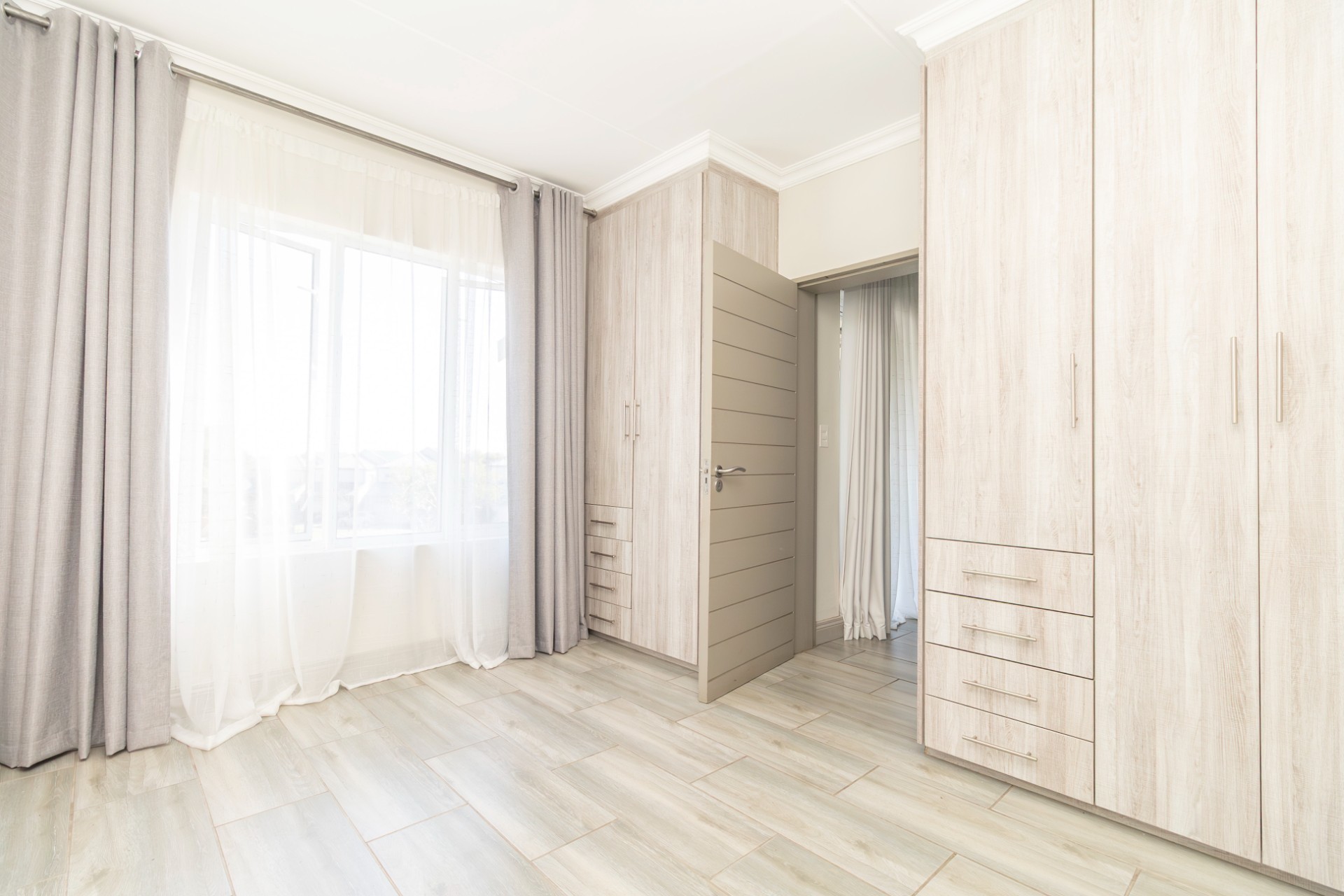Apartment for sale in Fourways, Sandton, 84 m²