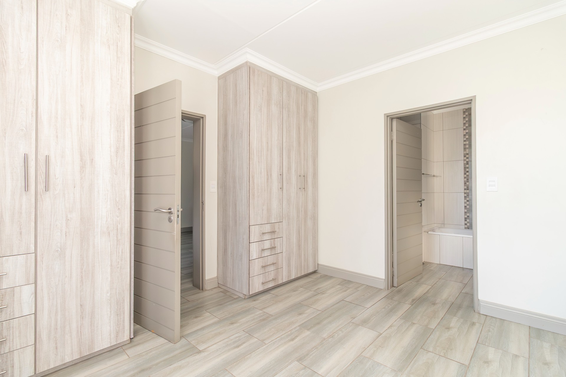 Modern Spacious 2 Bedroom Apartment in Broadarces
