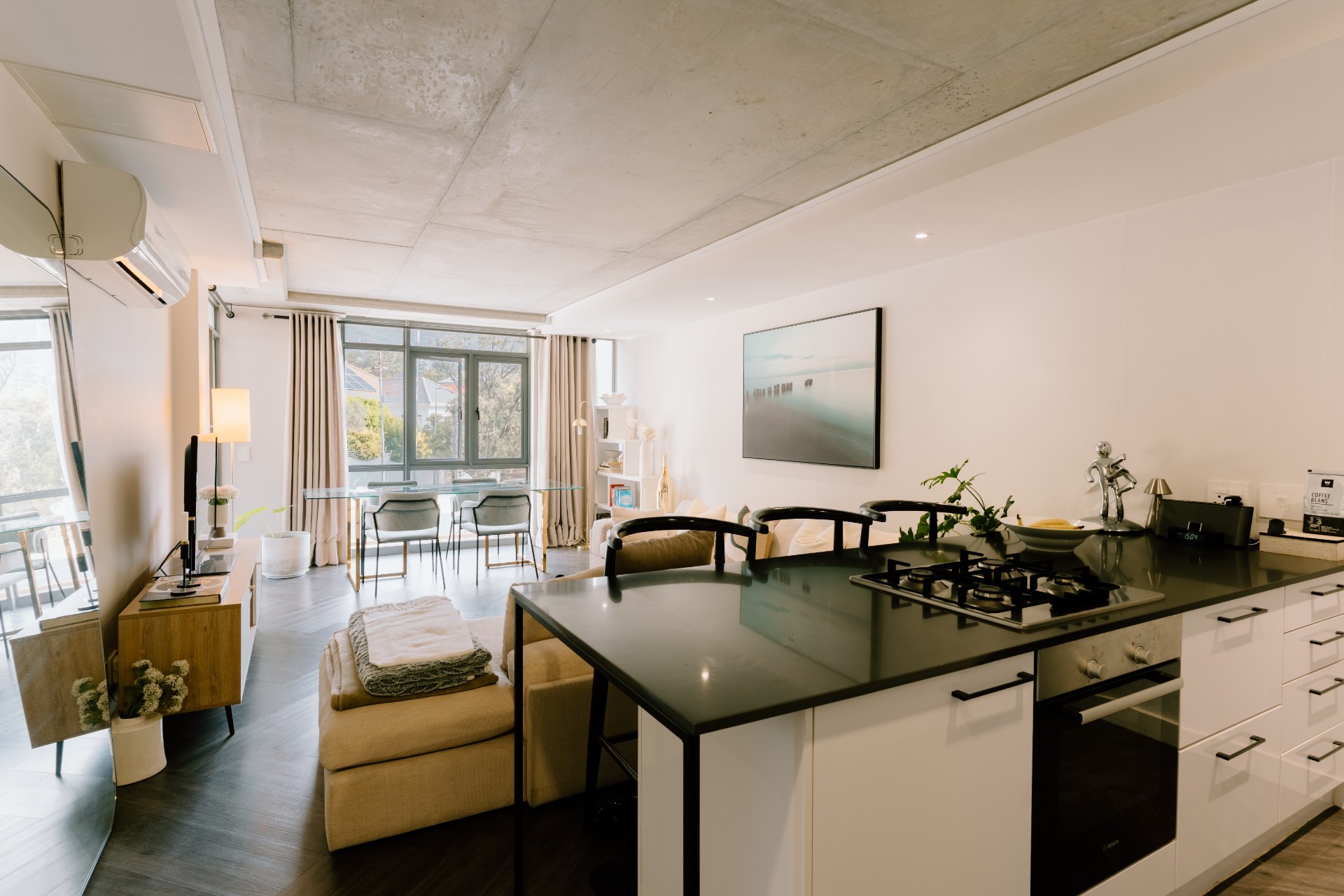 Apartment For Sale in Vredehoek, Cape Town