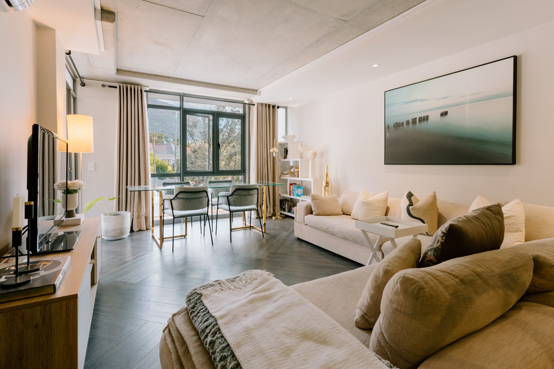 Apartment For Sale in Vredehoek, Cape Town