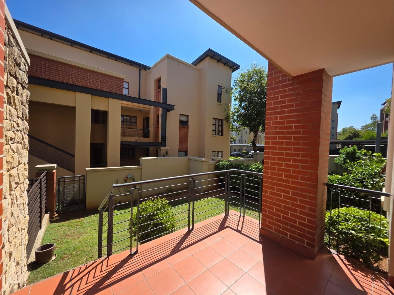 Investors Dream. North-Facing Ground Floor Gem In Douglasgate Estate, Douglasdale, Sandton
