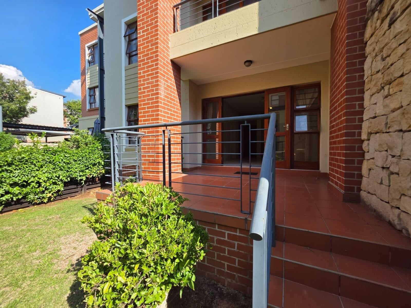 Investors Dream. North-Facing Ground Floor Gem In Douglasgate Estate, Douglasdale, Sandton