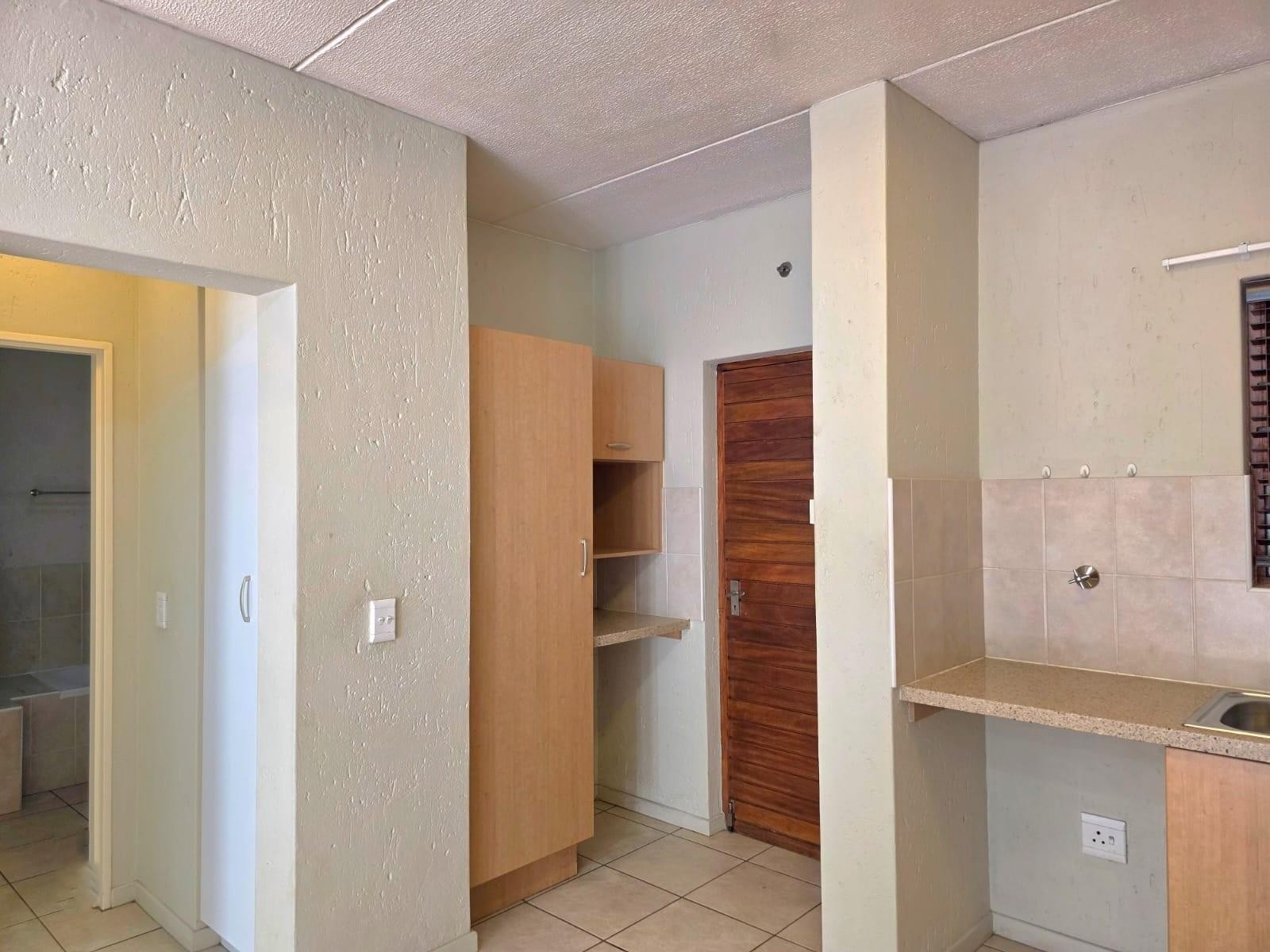 Investors Dream. North-Facing Ground Floor Gem In Douglasgate Estate, Douglasdale, Sandton