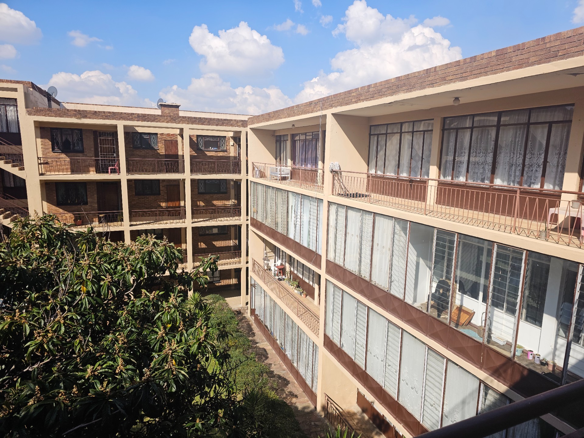Large 2 Bedroom 1 Bathroom Apartment For Sale in Florida, Roodepoort