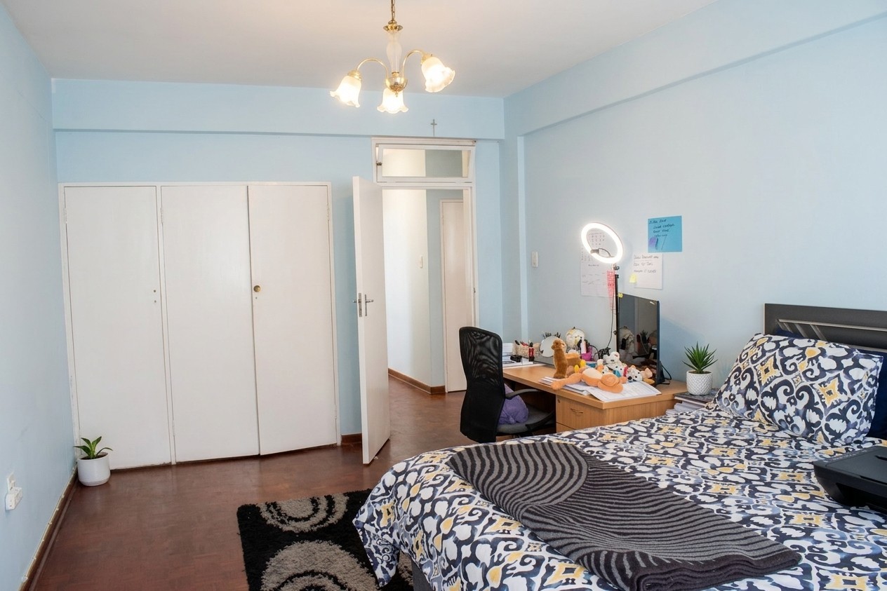 Large 2 Bedroom 1 Bathroom Apartment For Sale in Florida, Roodepoort
