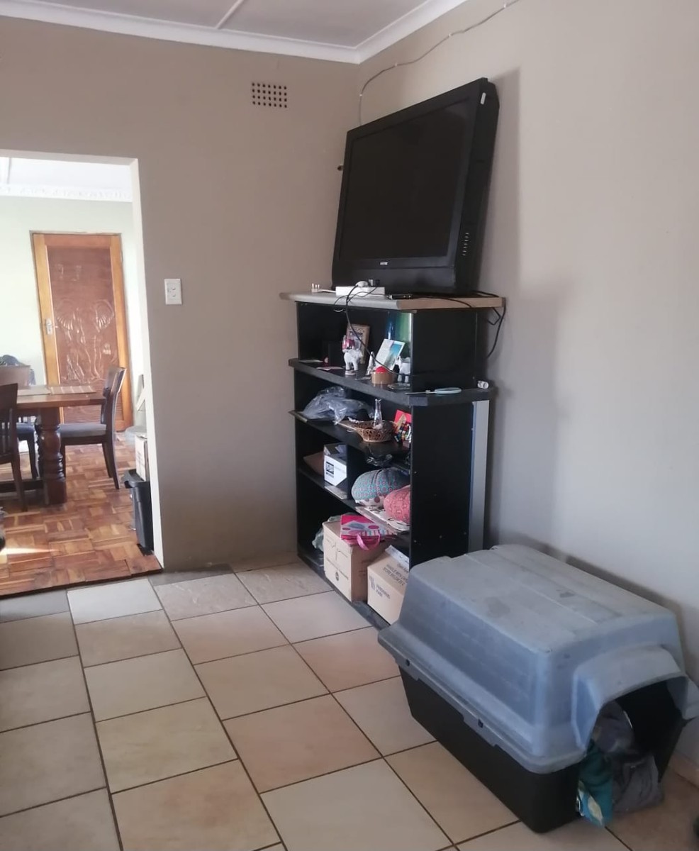 3BEDROOM, 2 BATHROOM FIXER-UPPER IN PACALTSDORP FOR SALE