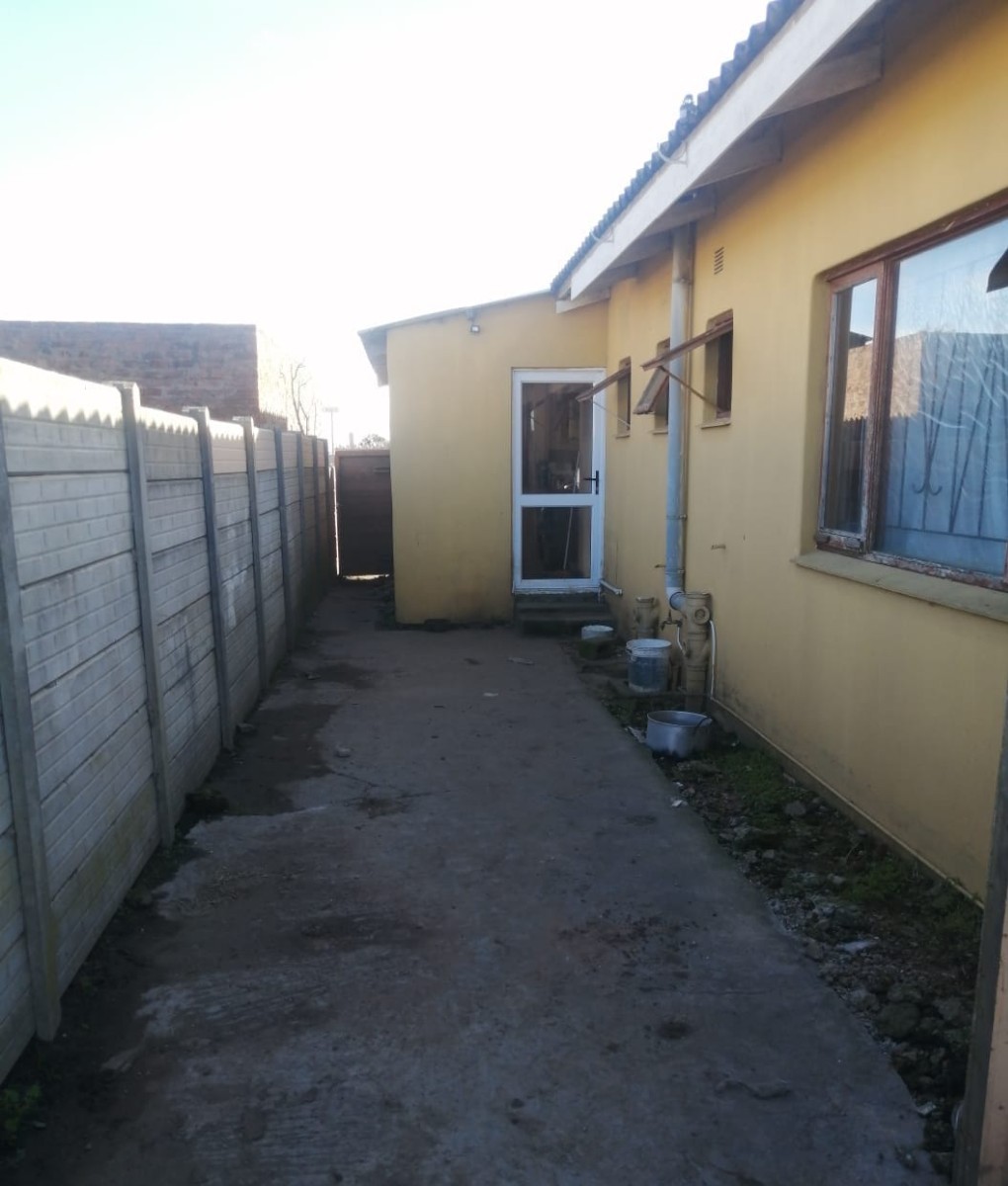 3BEDROOM, 2 BATHROOM FIXER-UPPER IN PACALTSDORP FOR SALE