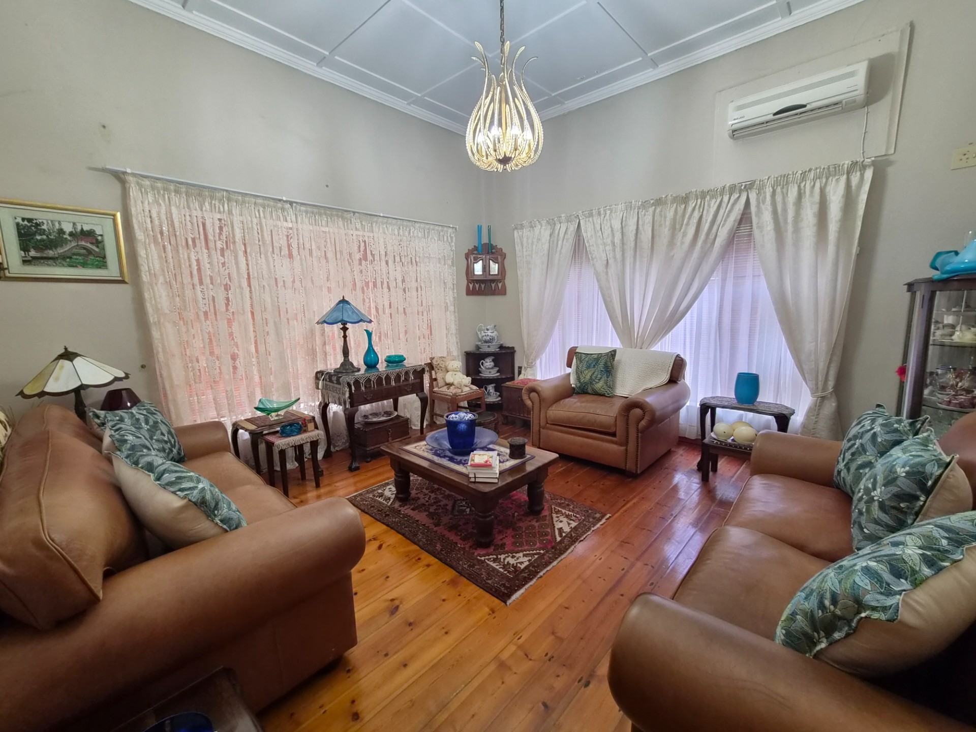 Charming Corner Plot 3 Bedroom Property with Flat in Moorreesburg