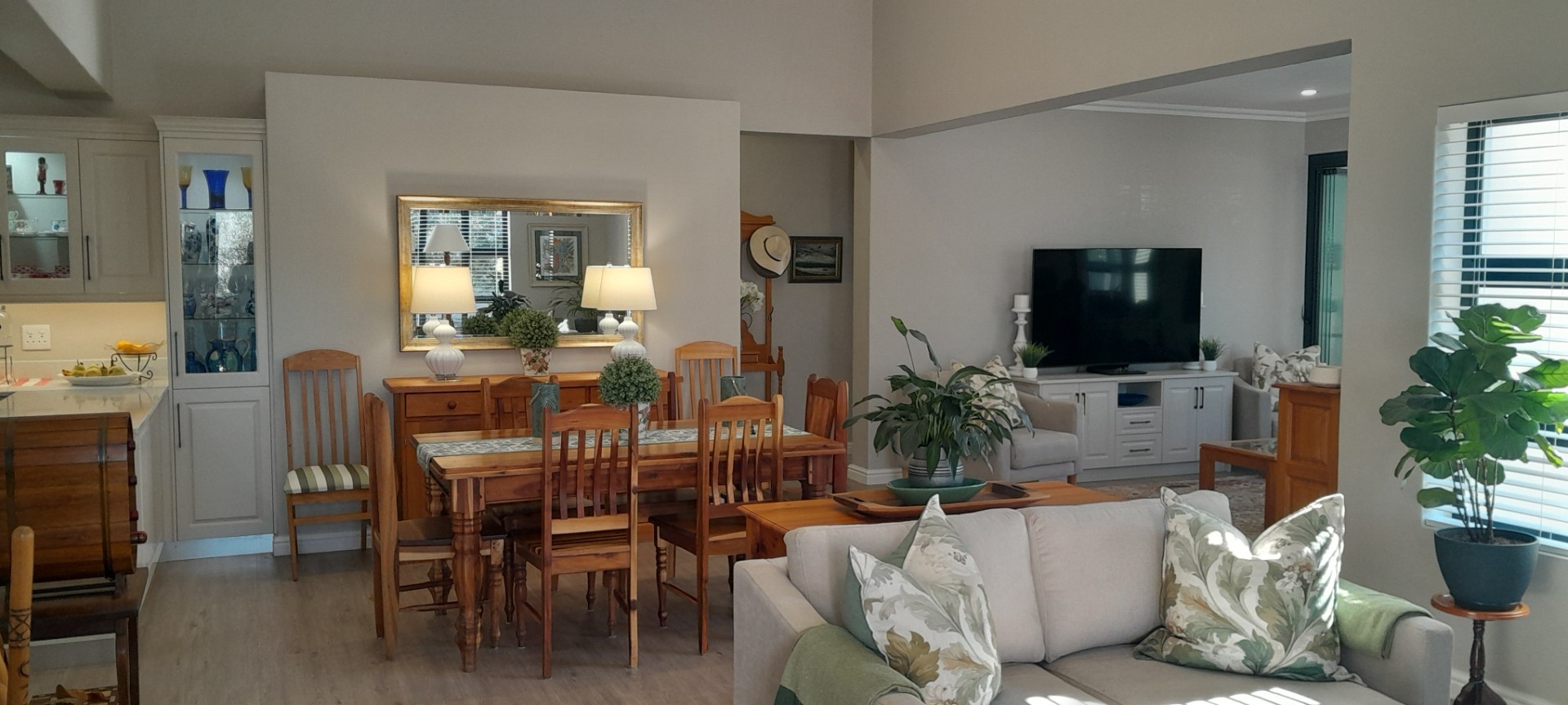 Prestige Residence with unparalleled Mountain Vista Views