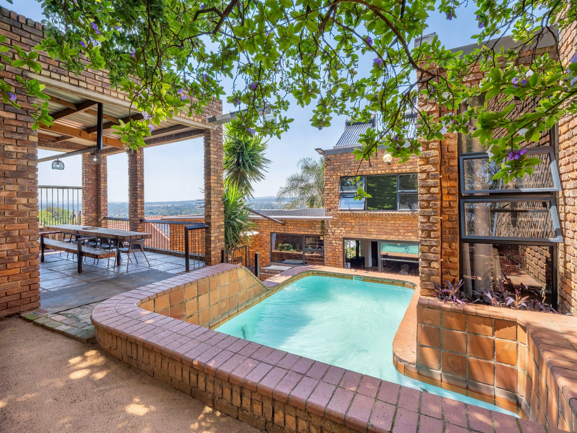 House For Sale in Waverley, Pretoria