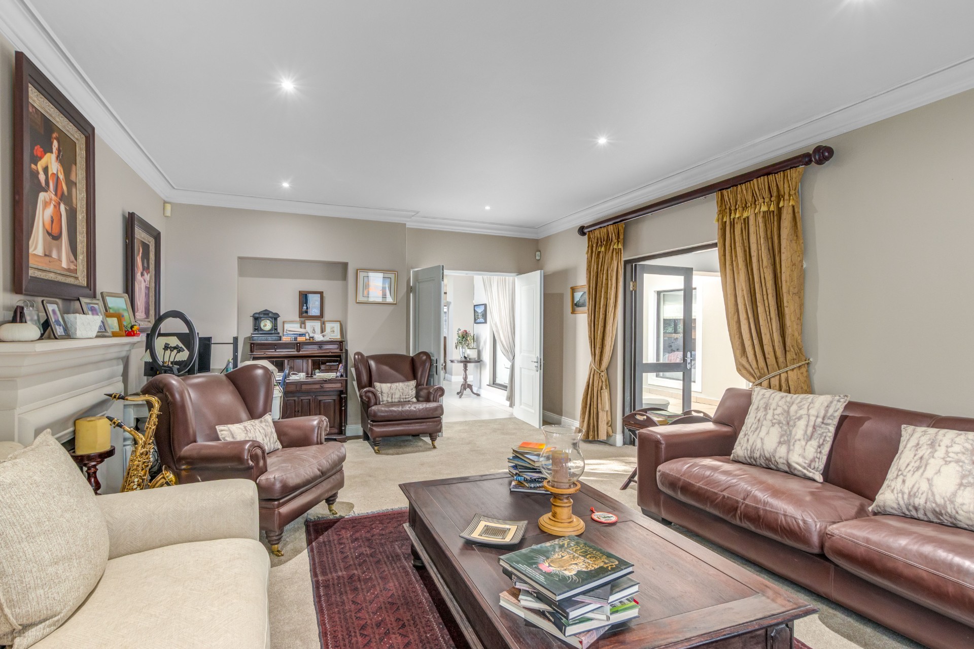 Immaculate home in a secure complex, with solar panels and back-up water