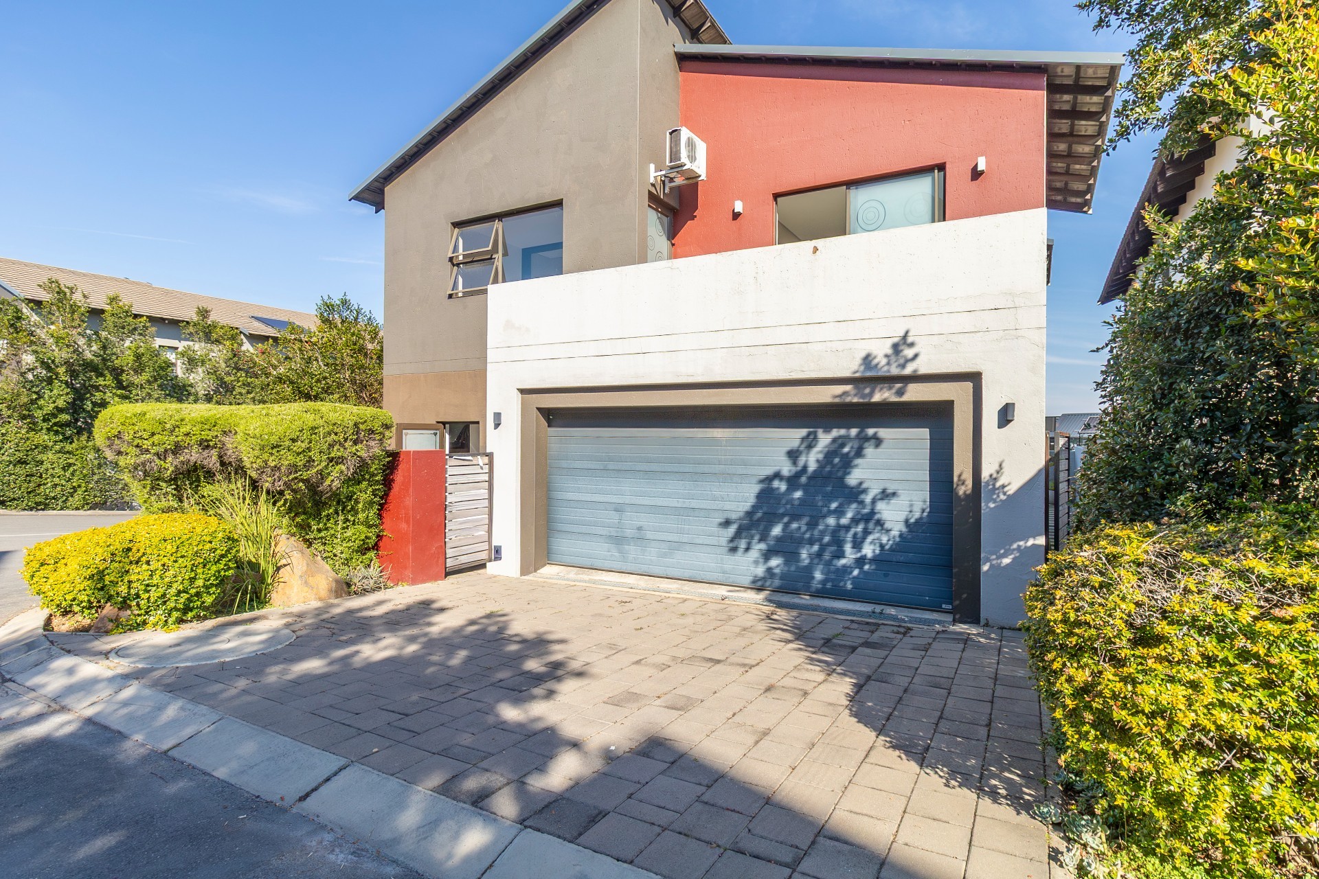 Stunning Modern 4 Bedroom Family Home in Sought-After Craigavon Estate