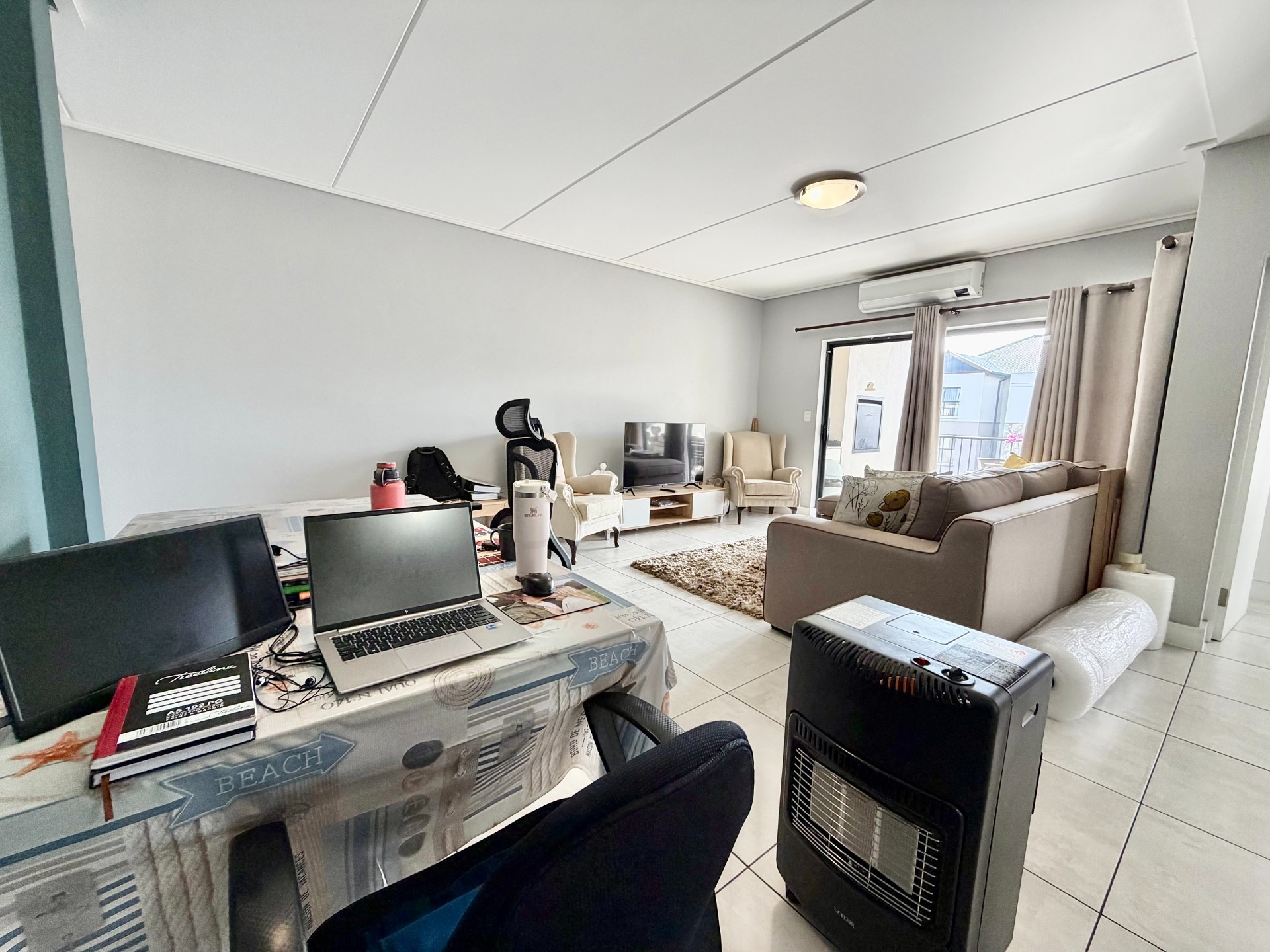 Modern 3 Bed - 2 Bath Classic Collection First Floor Apartment