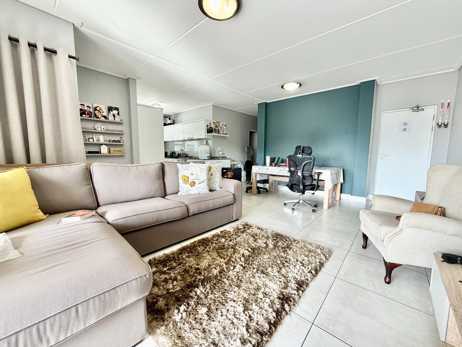 Modern 3 Bed - 2 Bath Classic Collection First Floor Apartment