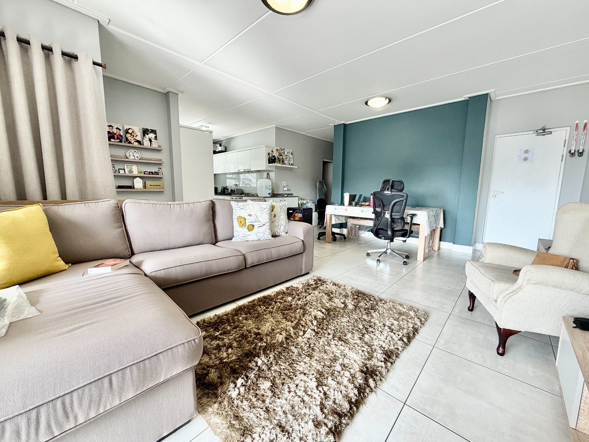 Modern 3 Bed - 2 Bath Classic Collection First Floor Apartment