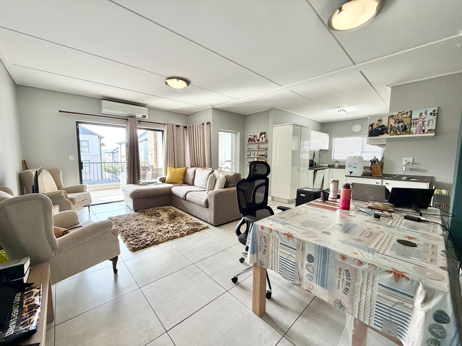 Modern 3 Bed - 2 Bath Classic Collection First Floor Apartment