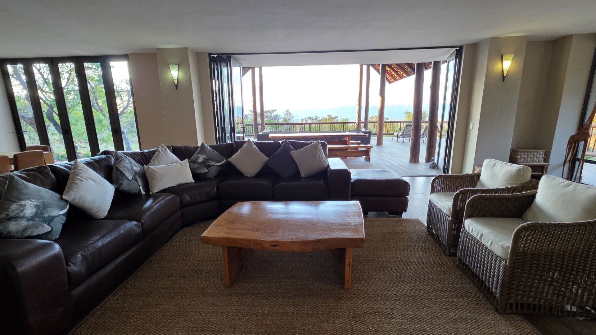 Mabula Big 5 - Five Bedroom Lodge with spectacular Waterberg Mountain views
