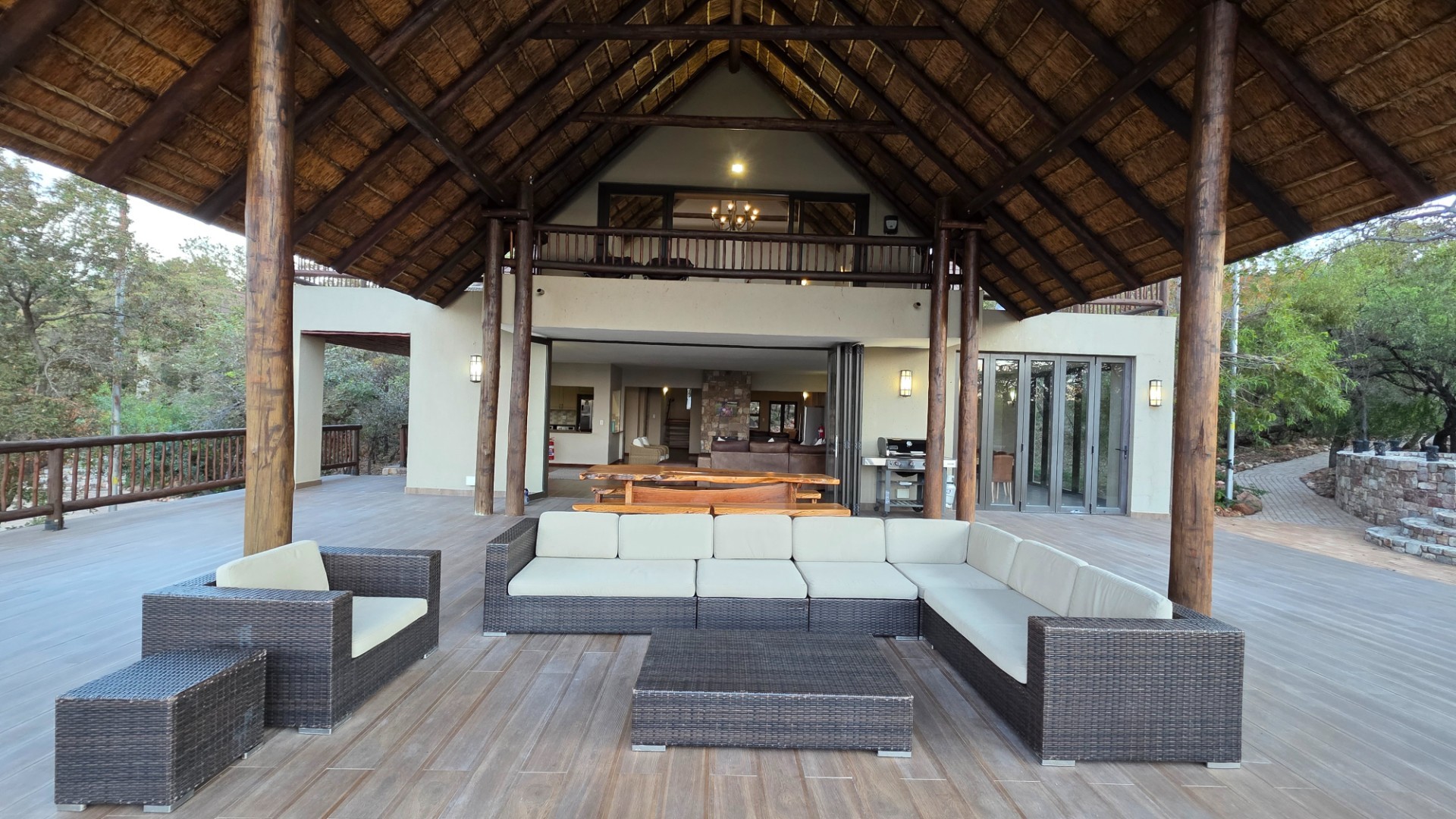 Mabula Big 5 - Five Bedroom Lodge with spectacular Waterberg Mountain views