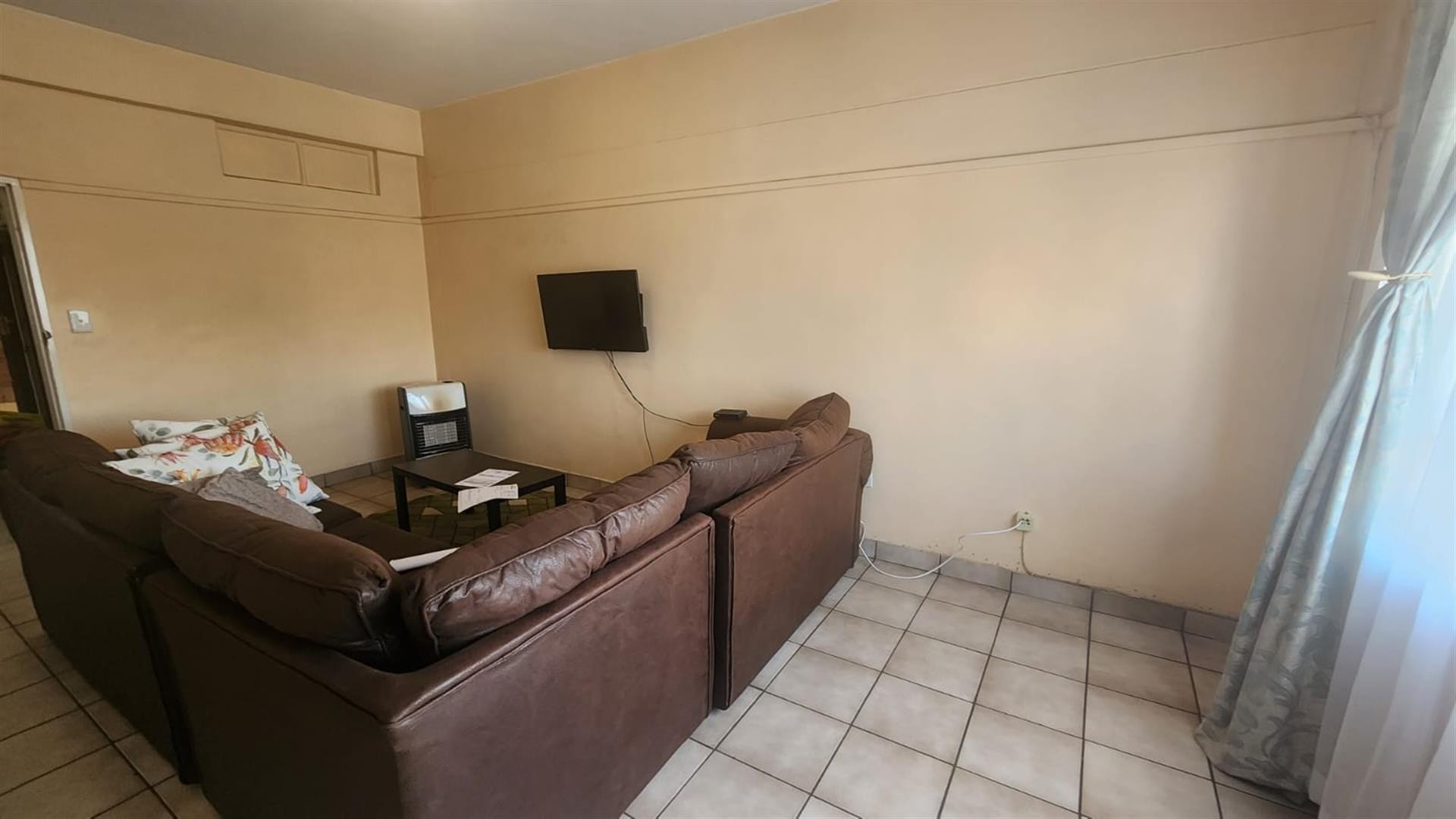Apartment For Sale in Springs