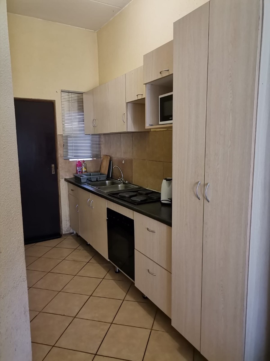 2 Bedroom Apartment for sale, Olievenhoutbos