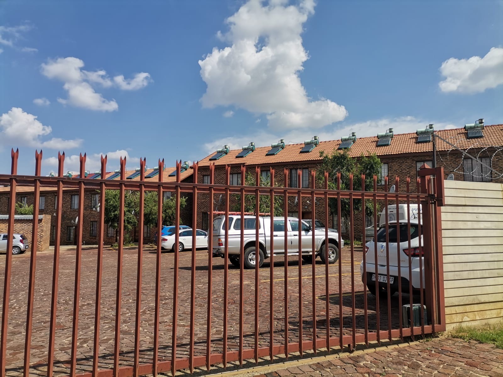 2 Bedroom Apartment for sale, Olievenhoutbos