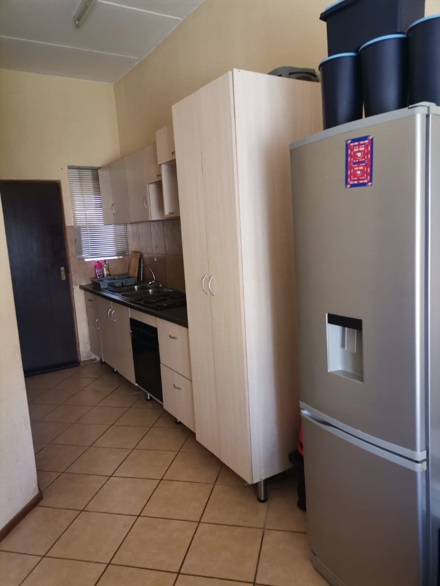 2 Bedroom Apartment for sale, Olievenhoutbos