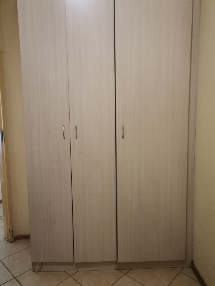 2 Bedroom Apartment for sale, Olievenhoutbos