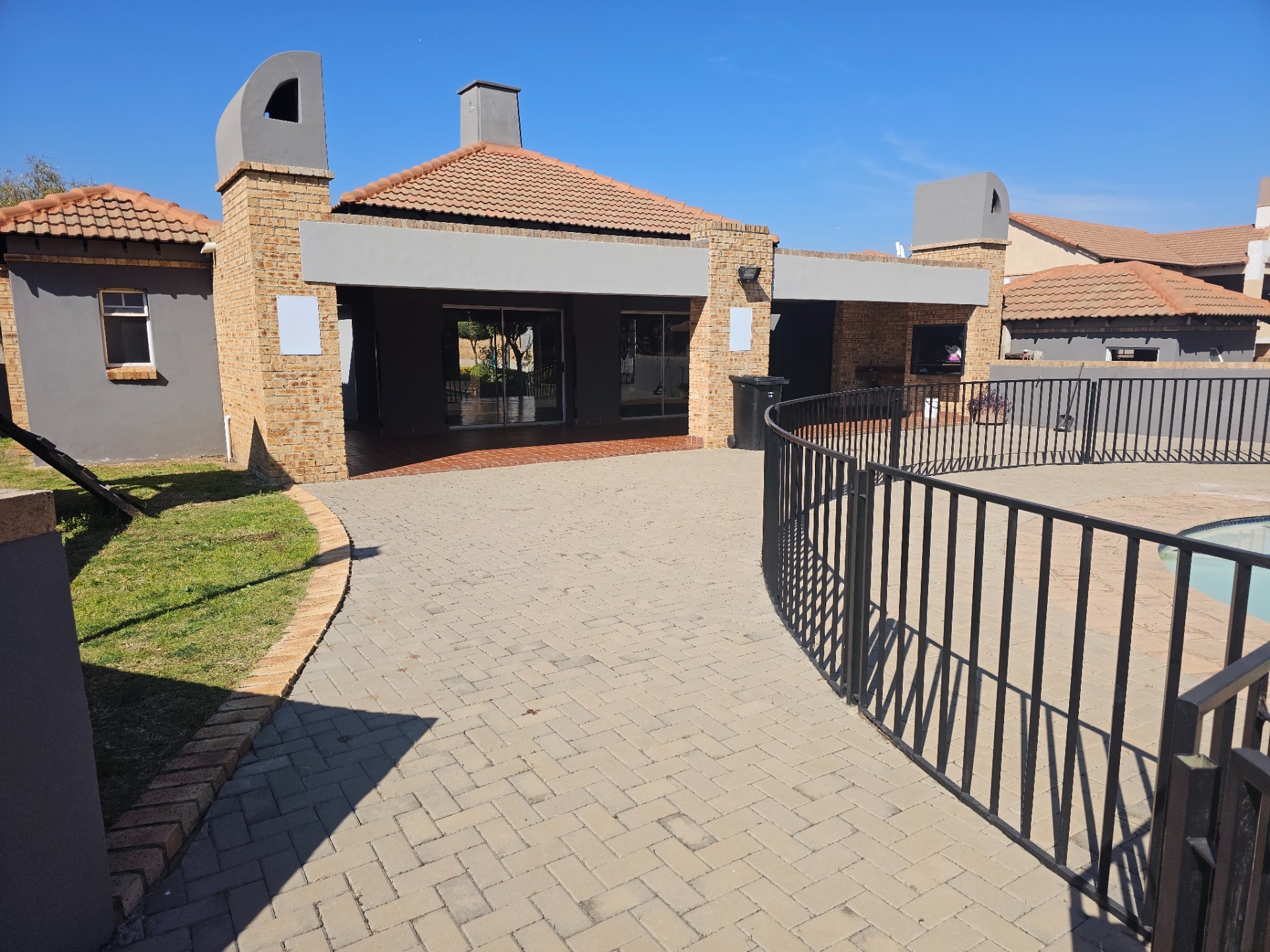 3 Bedroom 2 Bath Ground Floor Apartment To Rent in Carlswald, Midrand