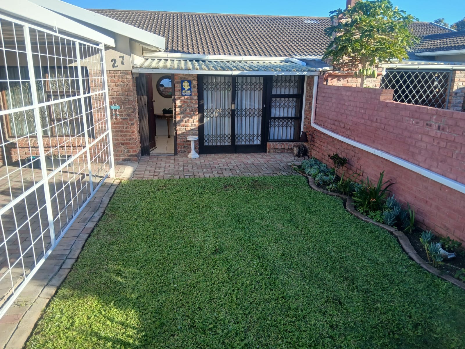 Townhouse For Sale in Port Elizabeth Central, Port Elizabeth