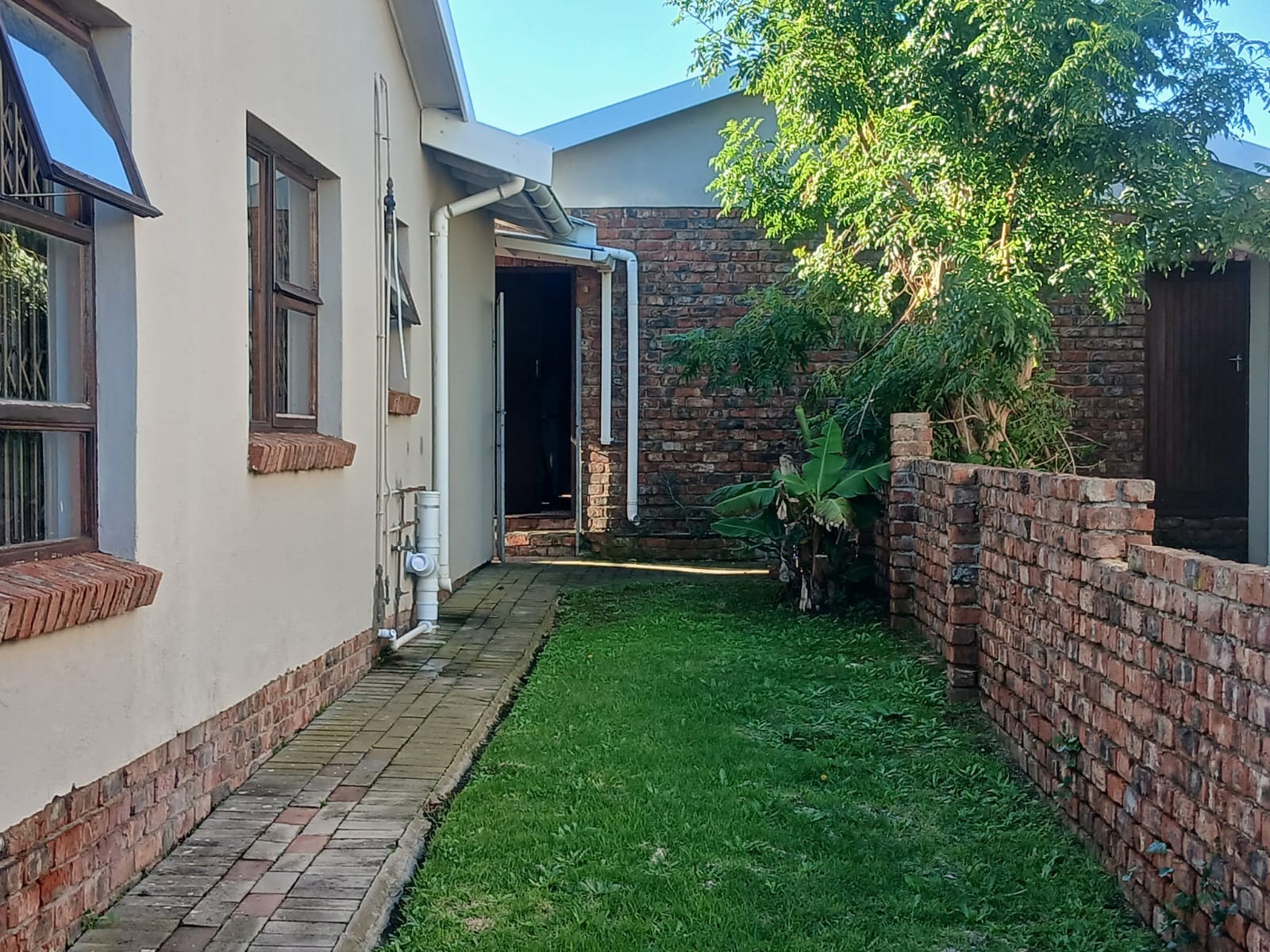 Townhouse For Sale in Port Elizabeth Central, Port Elizabeth