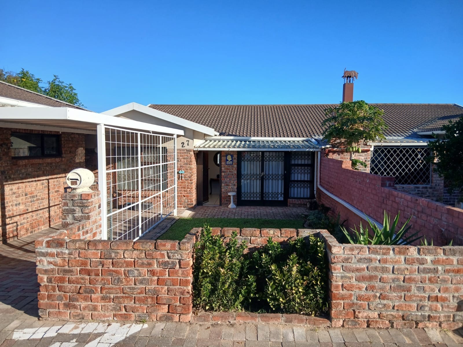 Townhouse For Sale in Port Elizabeth Central, Port Elizabeth
