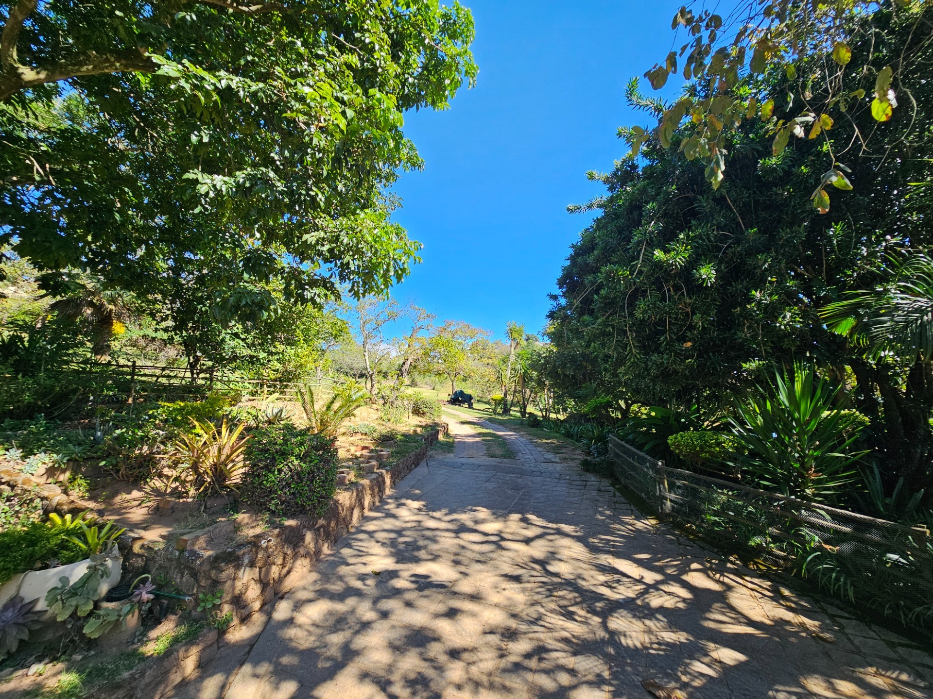 6 houses on 58ha’s, between overlooking Dagama Dam, hazyview/White River, Mpumalanga