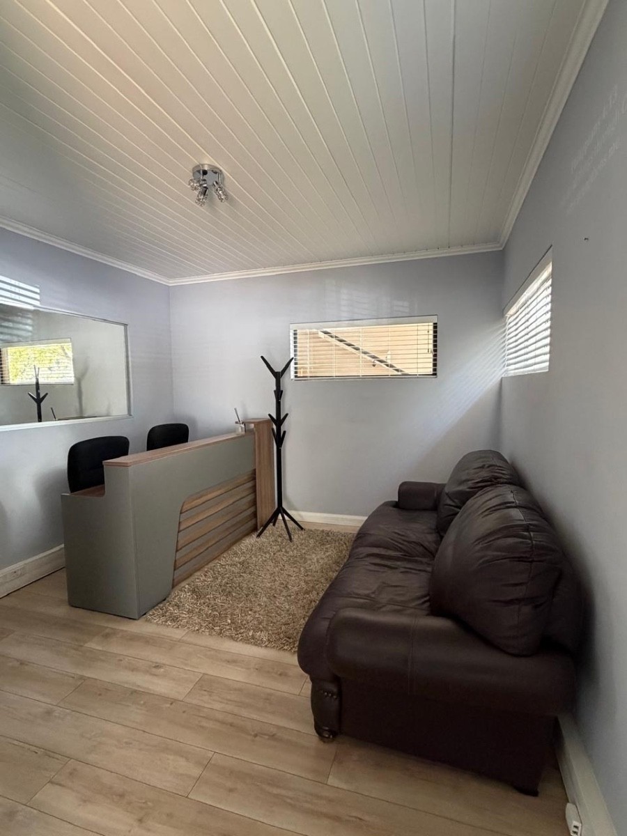 Upmarket Office Space (+full kitchen and restroom) - 98 sq/m + Furniture