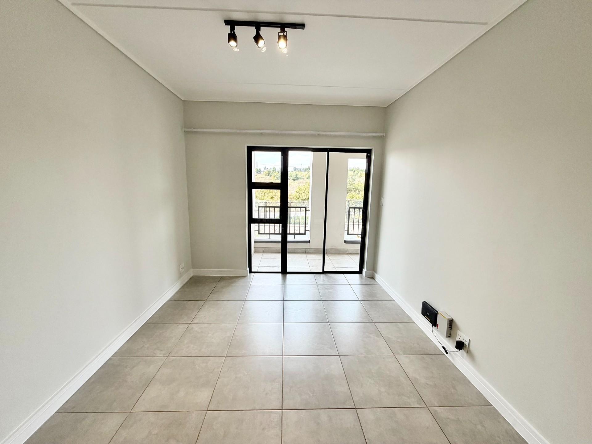 Stylish 1 Bed, 1 Bath - 2nd Floor Apartment For Sale in Waterfall, Midrand