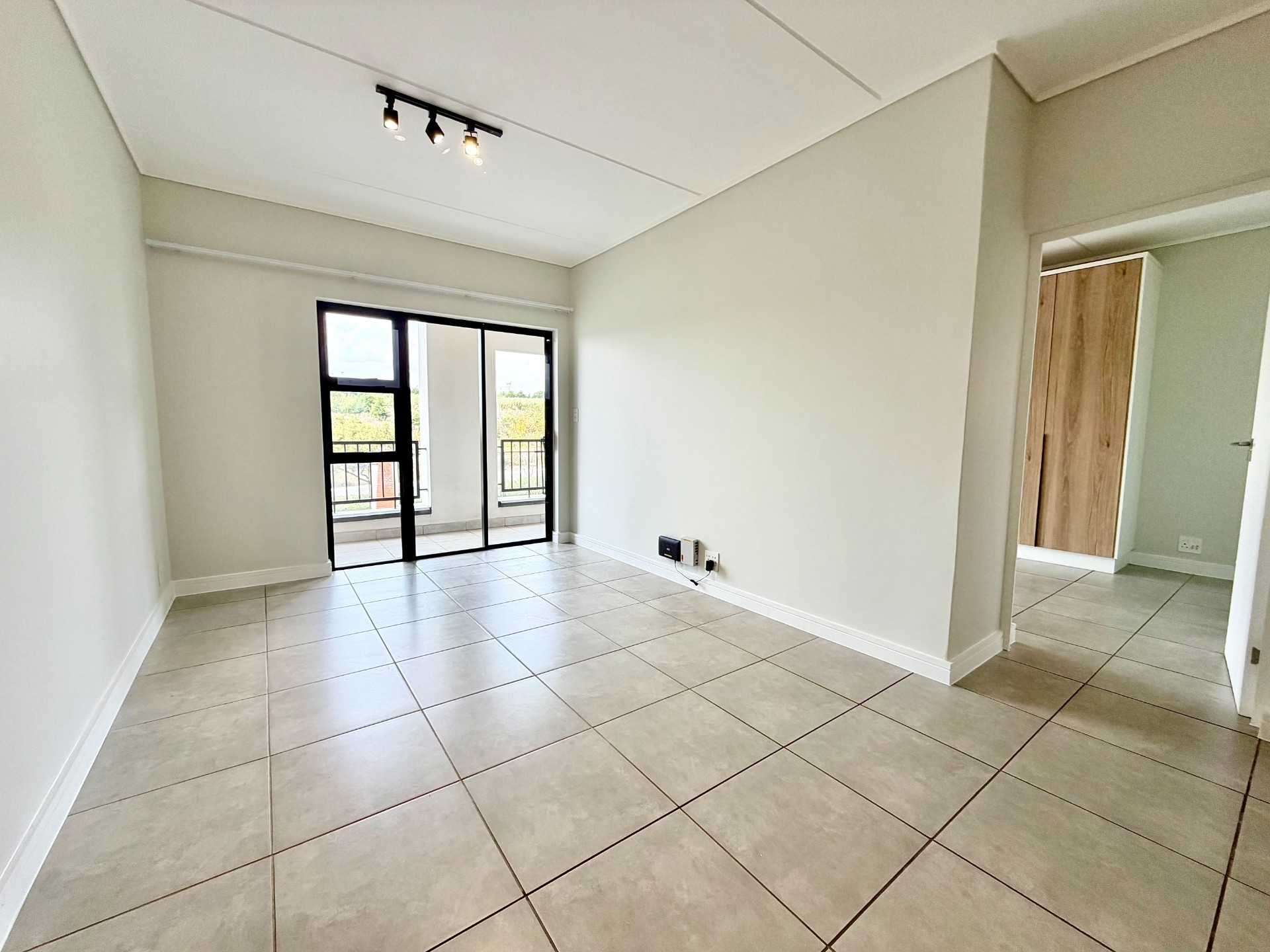 Stylish 1 Bed, 1 Bath - 2nd Floor Apartment For Sale in Waterfall, Midrand