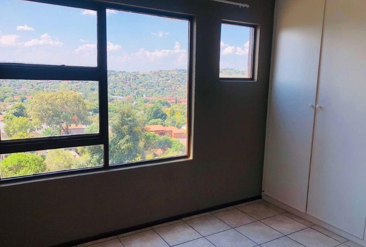 Townhouse For Sale in Wilro Park, Roodepoort
