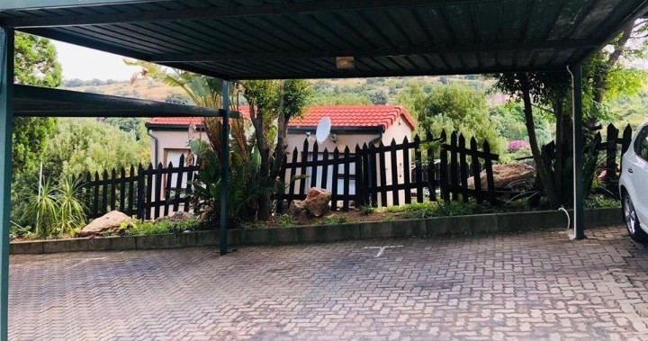 Townhouse For Sale in Wilro Park, Roodepoort