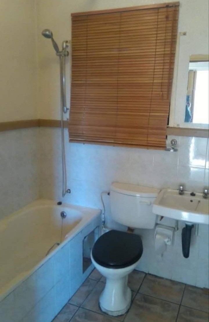 Townhouse for sale in Wilro Park, Roodepoort, 42 m²