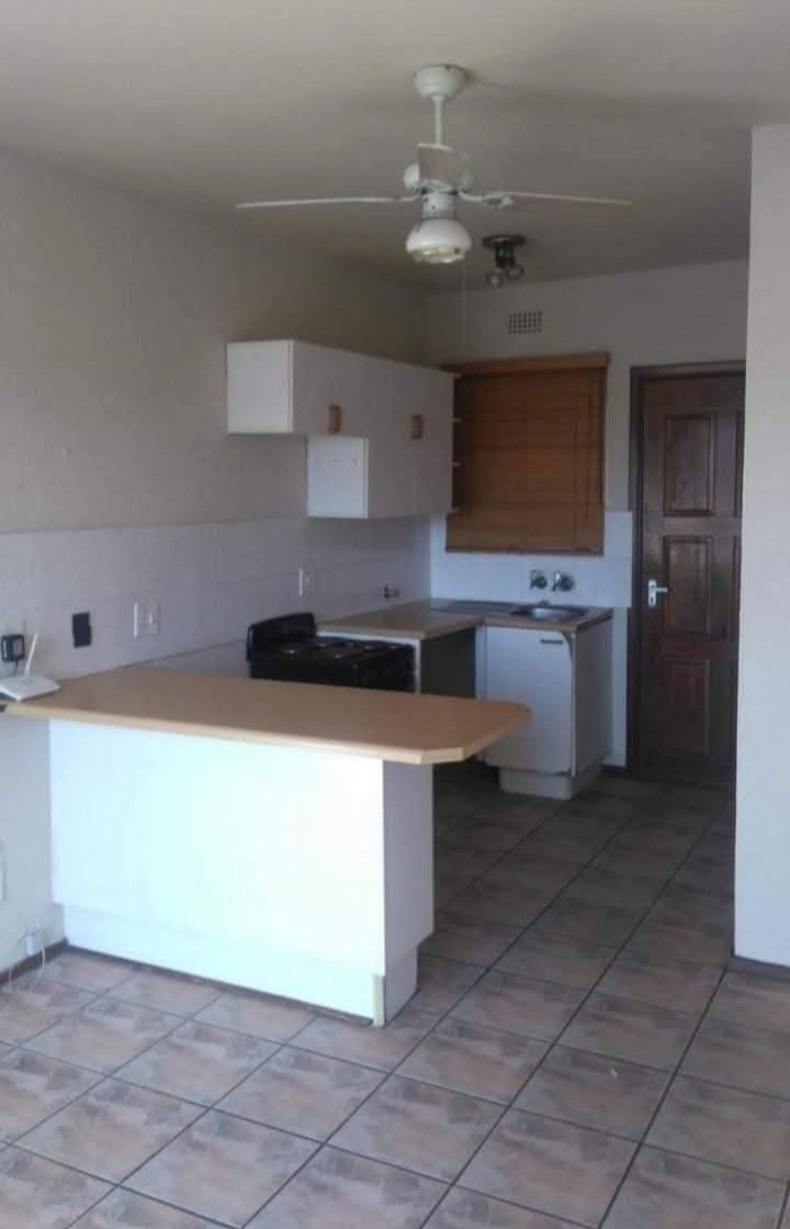 Townhouse for sale in Wilro Park, Roodepoort, 42 m²