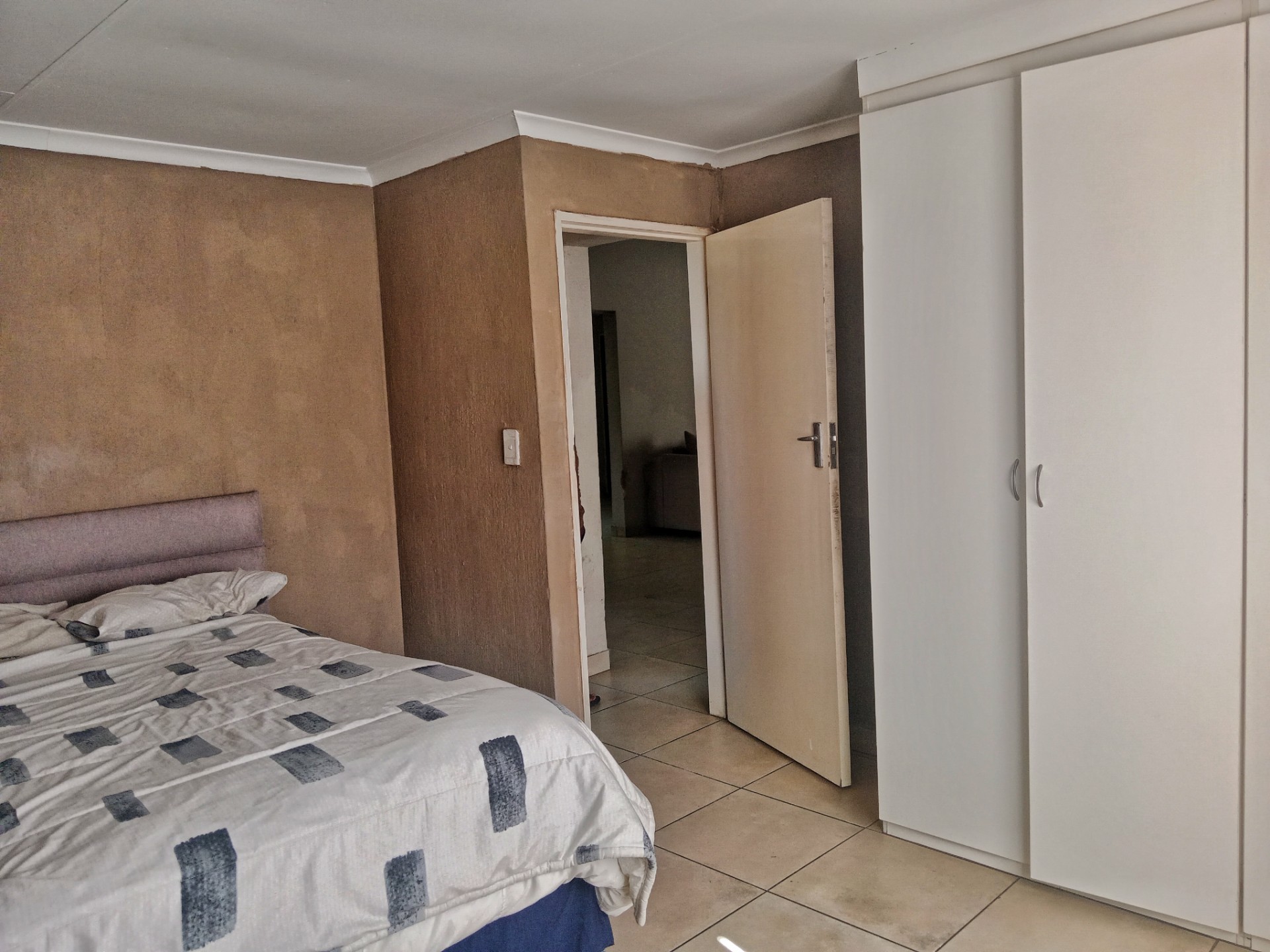 PROPERTY FOR SALE IN KAREEBERG ESTATE, HEATHERVIEW, AKASIA, SECURE ESTATE LIVING