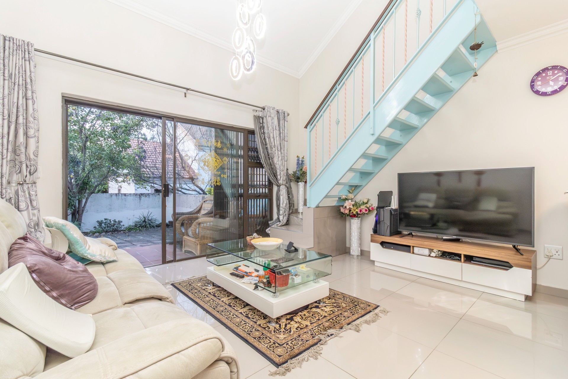 Exquisitely renovated 2 Bedroom, 2 Bathroom Loft Apartment in Broadacres
