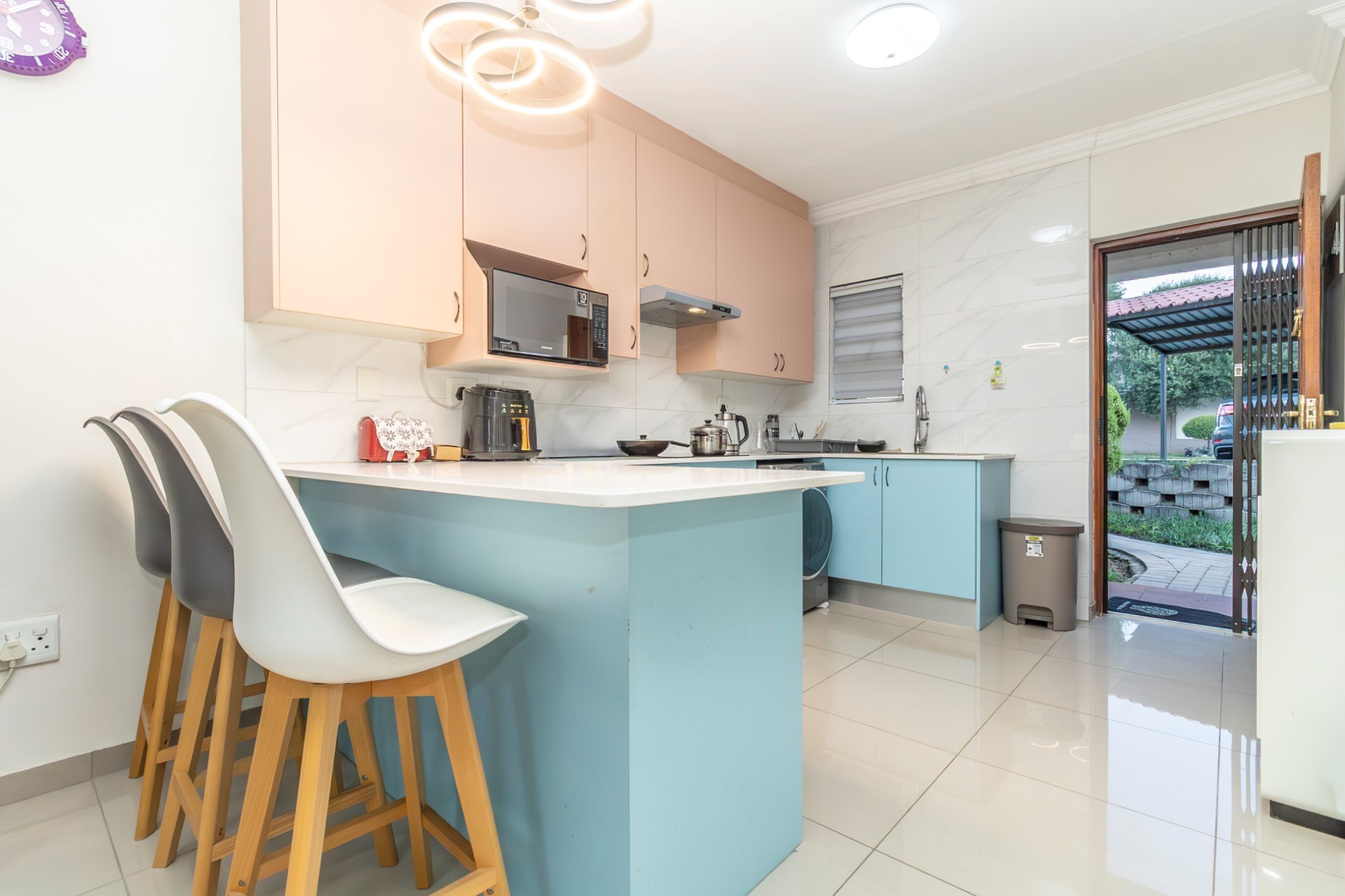 Exquisitely renovated 2 Bedroom, 2 Bathroom Loft Apartment in Broadacres