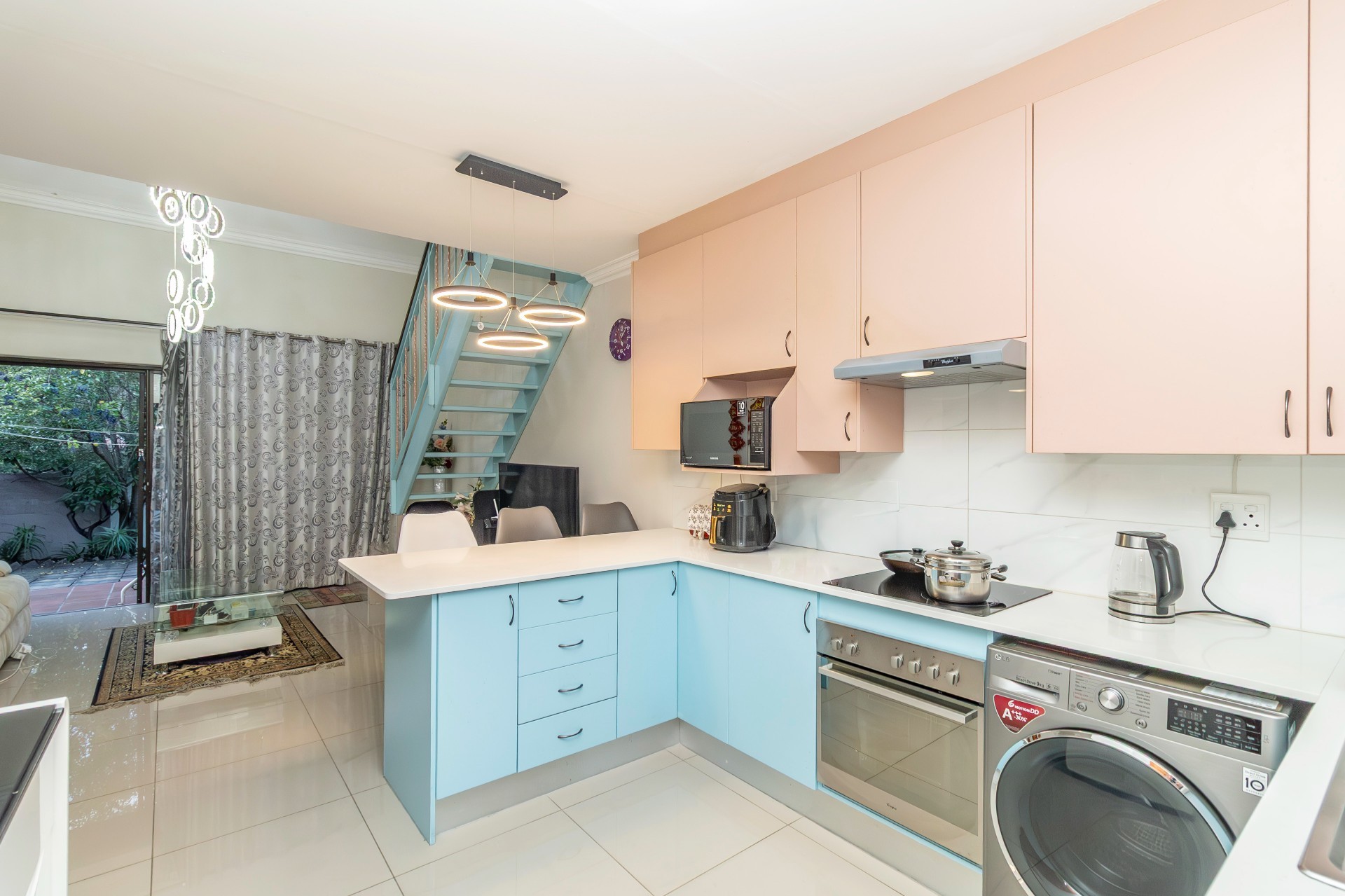 Exquisitely renovated 2 Bedroom, 2 Bathroom Loft Apartment in Broadacres