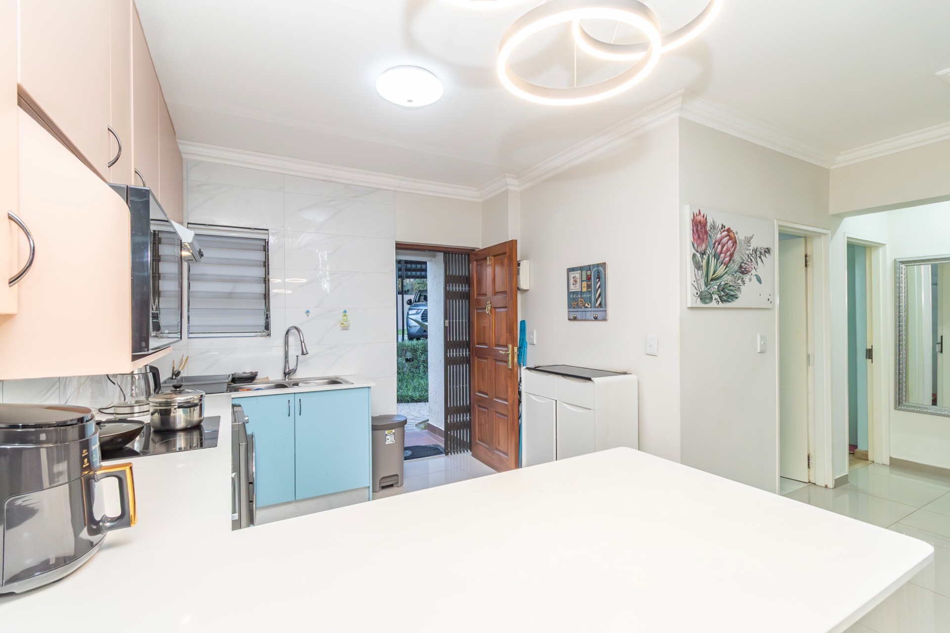 Exquisitely renovated 2 Bedroom, 2 Bathroom Loft Apartment in Broadacres