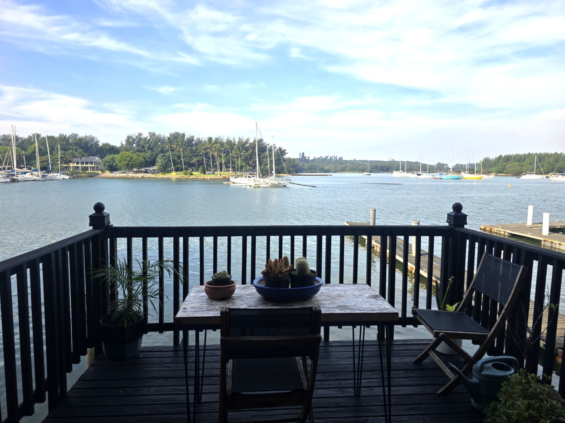 Live the waterfront dream - Tuzi Gazi Waterfront, Meerensee
